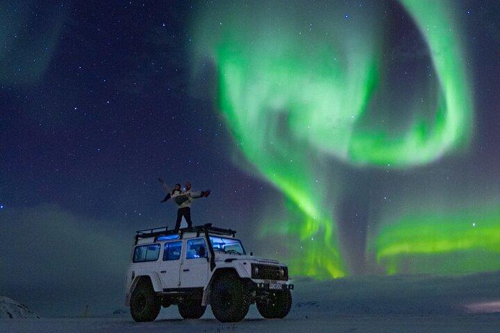 Reykjavik Private Northern Lights Tour with Pro Photographer