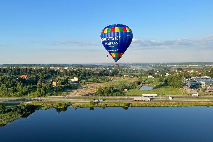 Hot air balloon flight Vilnius Trakai with Transfer and Shampagne