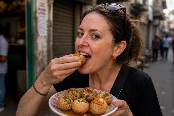 Food Tour in Dhaka : Taste the Best Foods of Dhaka