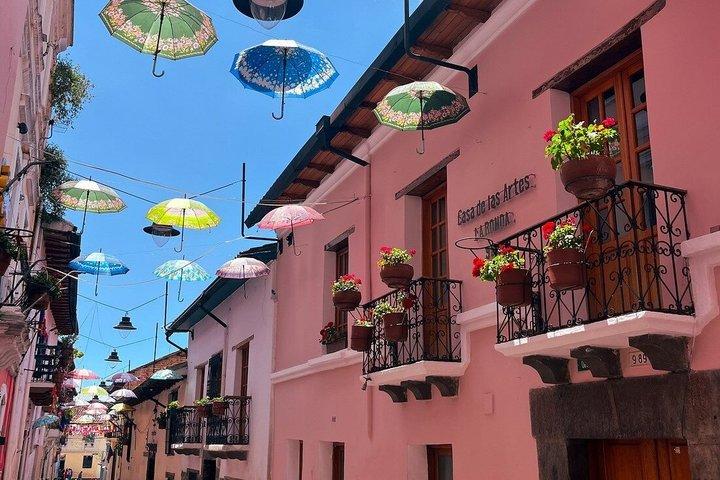 Quito Old Town Free walking tour English small group Cacao Taste!