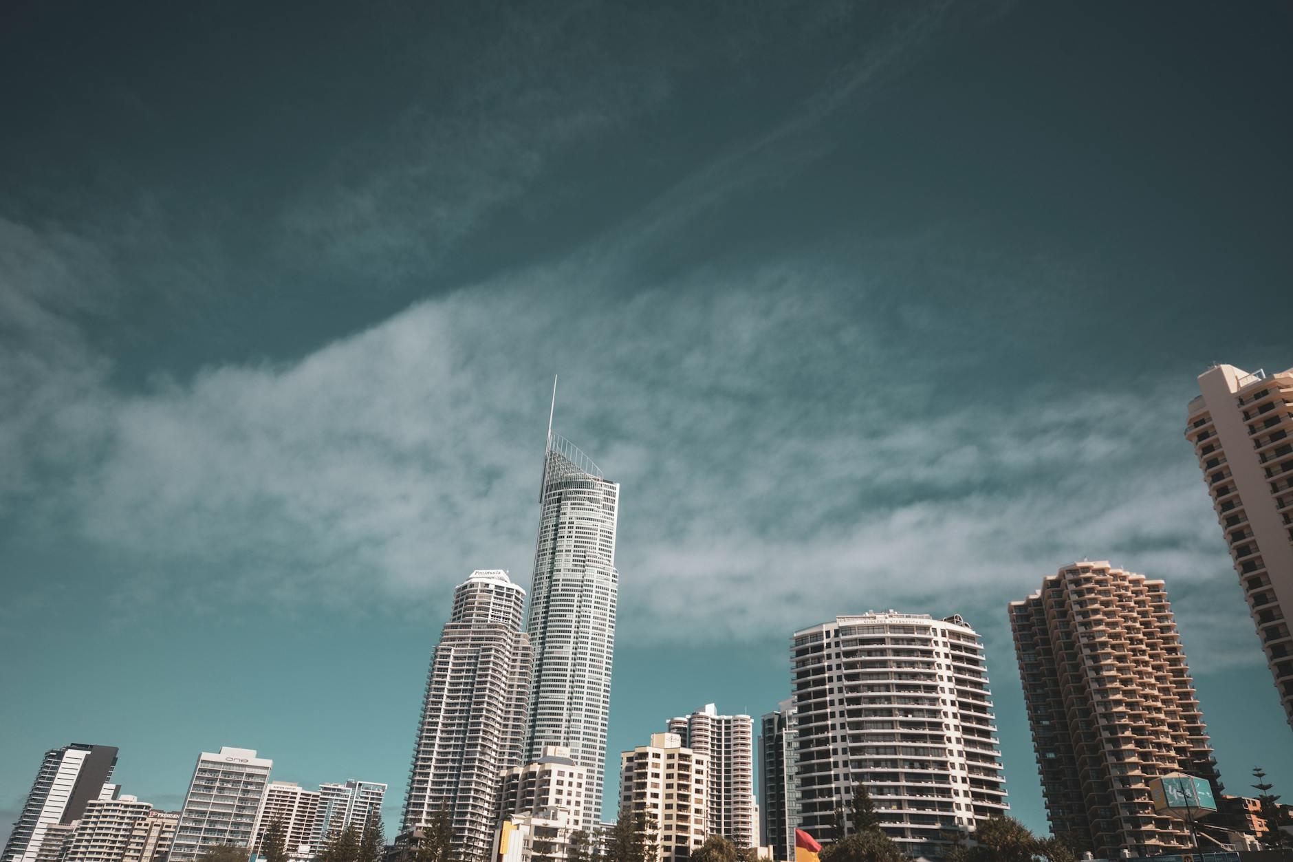 Gold Coast (OOL) skyline